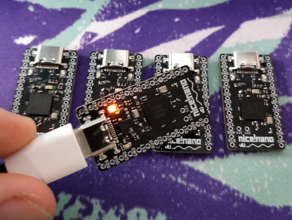 The first nice!nano with the charging LED on